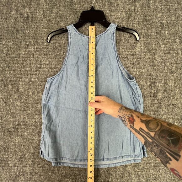 Old Navy Tank Top Womens Medium Chambray Blue Sleeveless‎ Scoop Neck Pullover - Picture 7 of 8